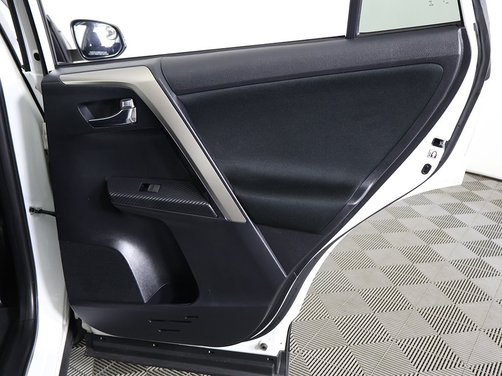 Vehicle image 36 of 45
