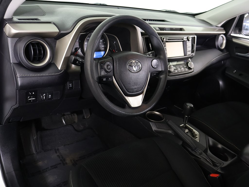 Vehicle image 21 of 45
