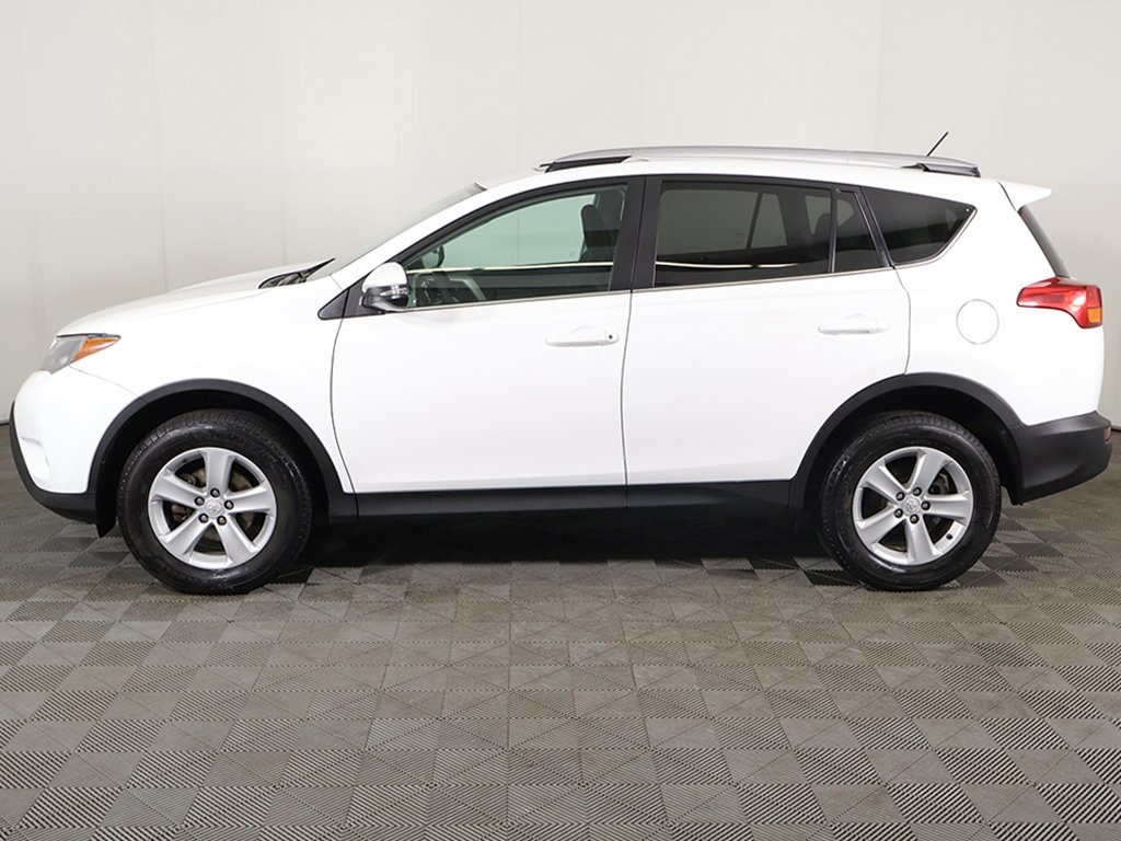 Vehicle image 10 of 45
