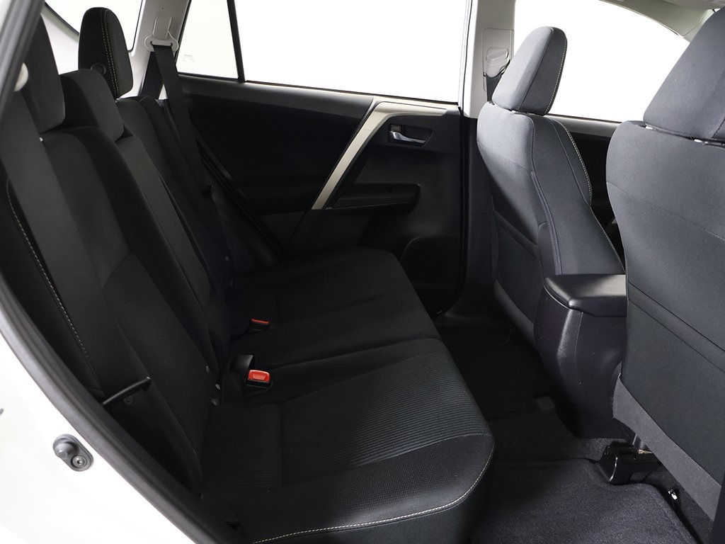 Vehicle image 16 of 45