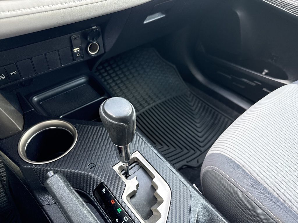 Vehicle image 22 of 24