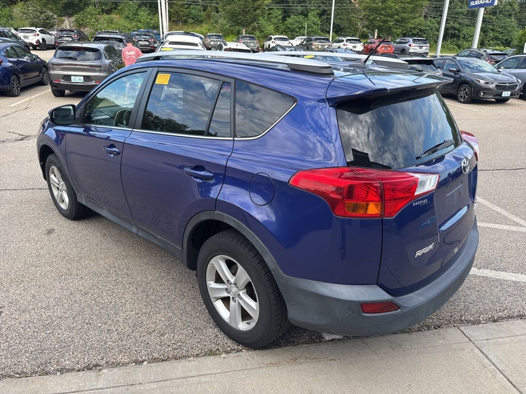 Vehicle image 11 of 24