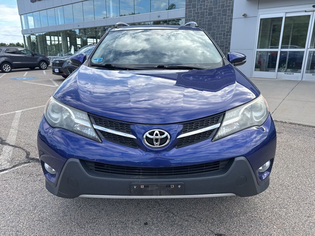 Vehicle image 4 of 24