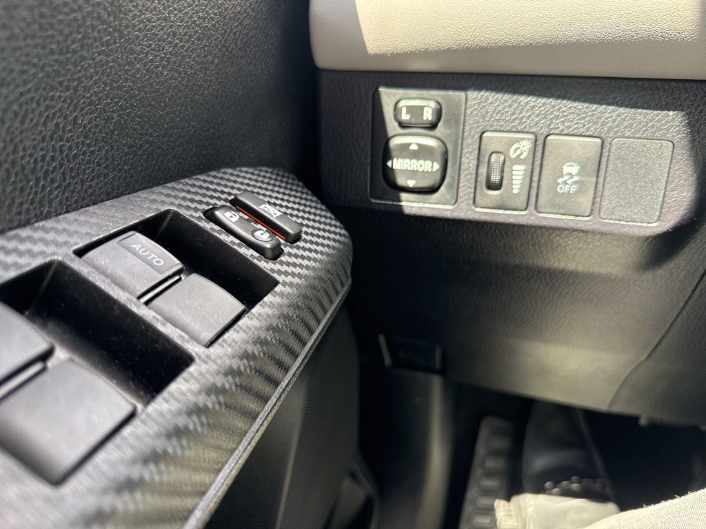 Vehicle image 23 of 24