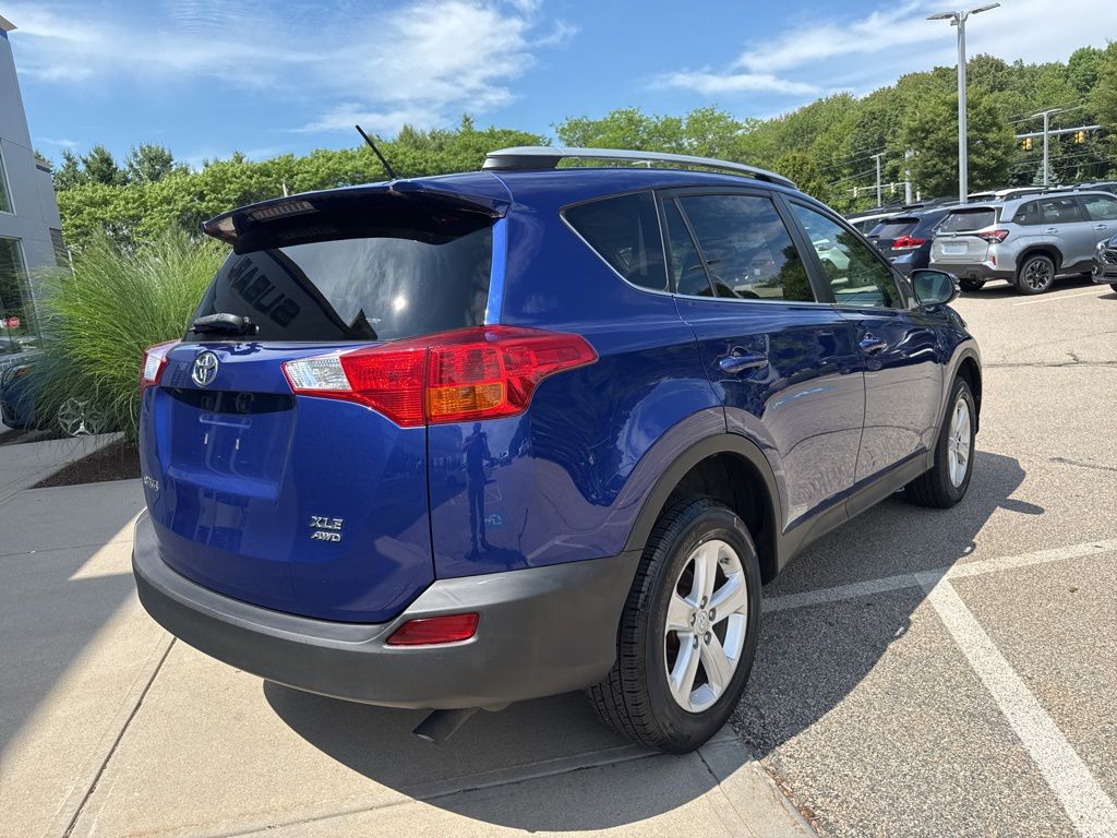 Vehicle image 7 of 24