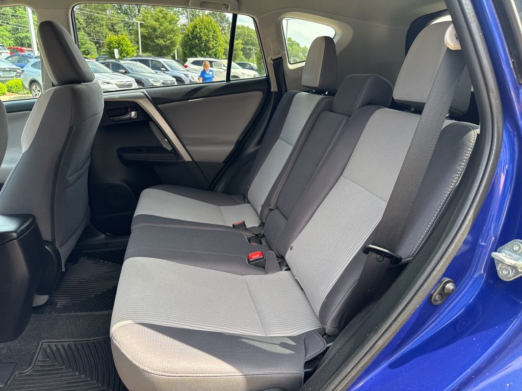 Vehicle image 17 of 24