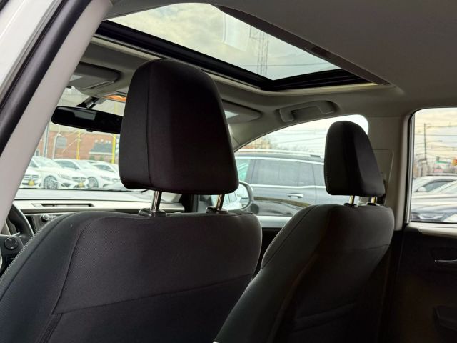 Vehicle image 28 of 30