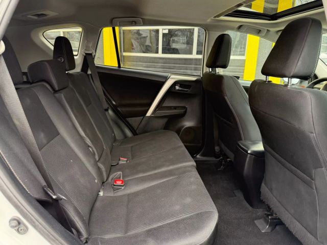 Vehicle image 24 of 30