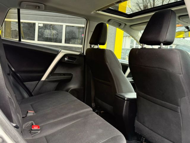 Vehicle image 25 of 30