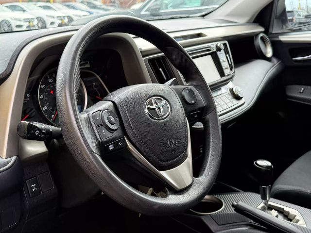 Vehicle image 9 of 30