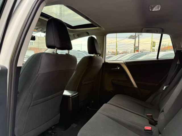 Vehicle image 27 of 30