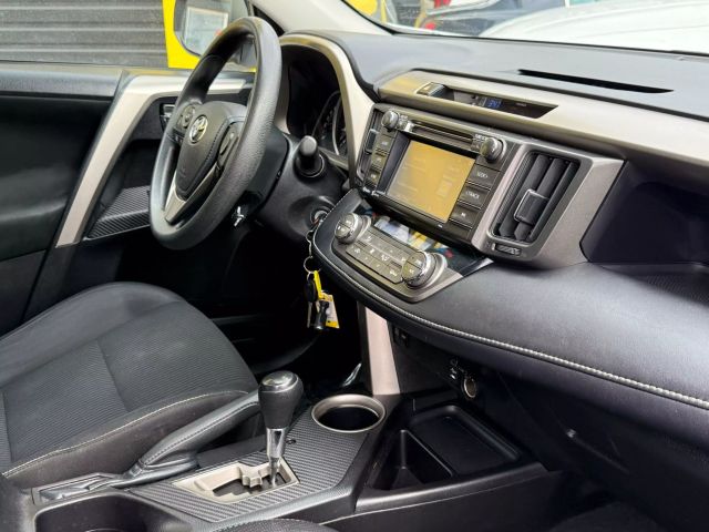 Vehicle image 21 of 30