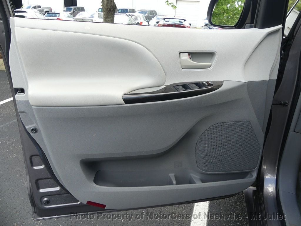 Vehicle image 16 of 40