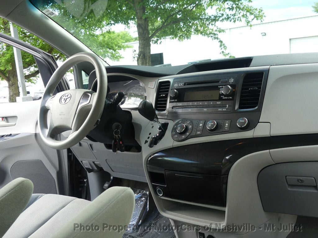 Vehicle image 30 of 40
