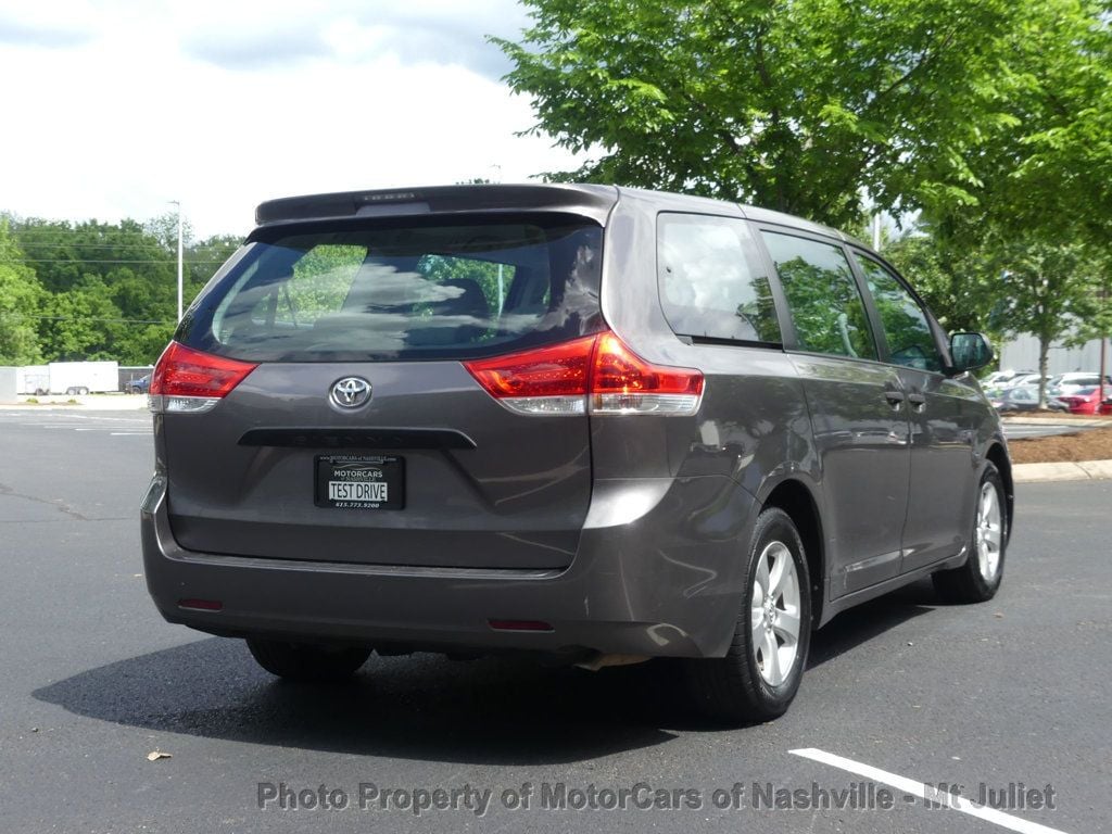 Vehicle image 11 of 40