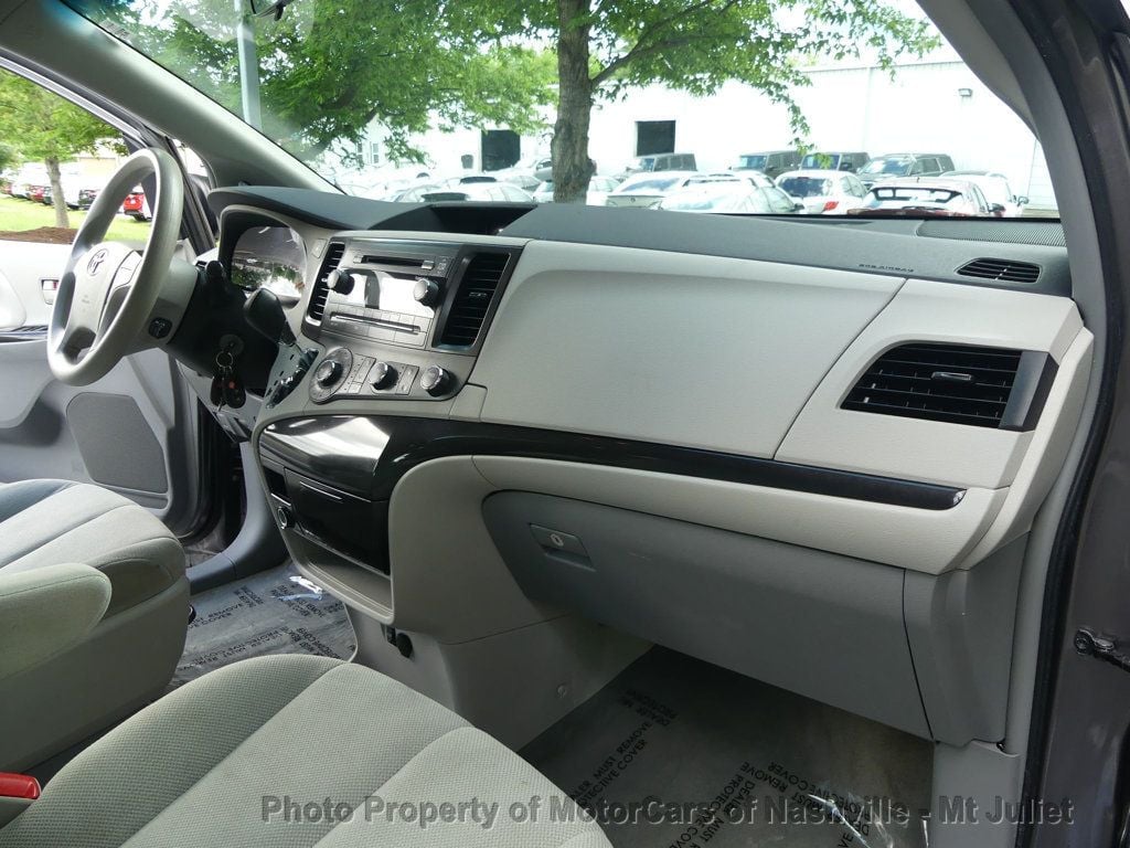Vehicle image 27 of 40