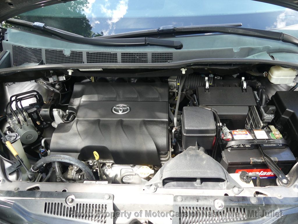 Vehicle image 37 of 40