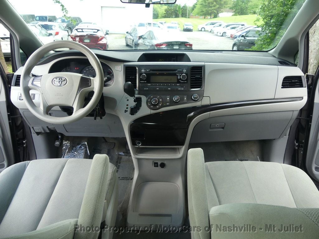 Vehicle image 28 of 40