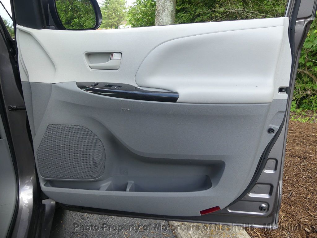 Vehicle image 17 of 40