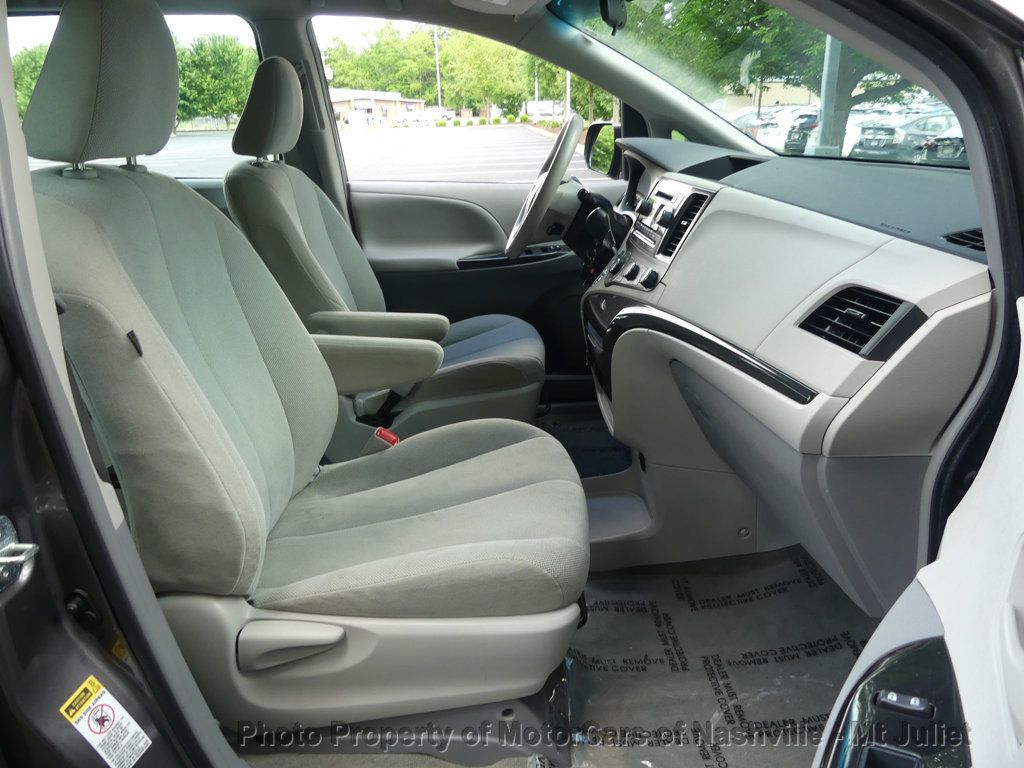 Vehicle image 21 of 40