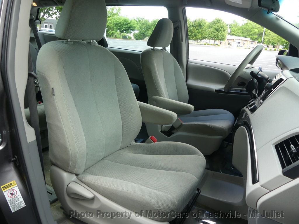 Vehicle image 22 of 40