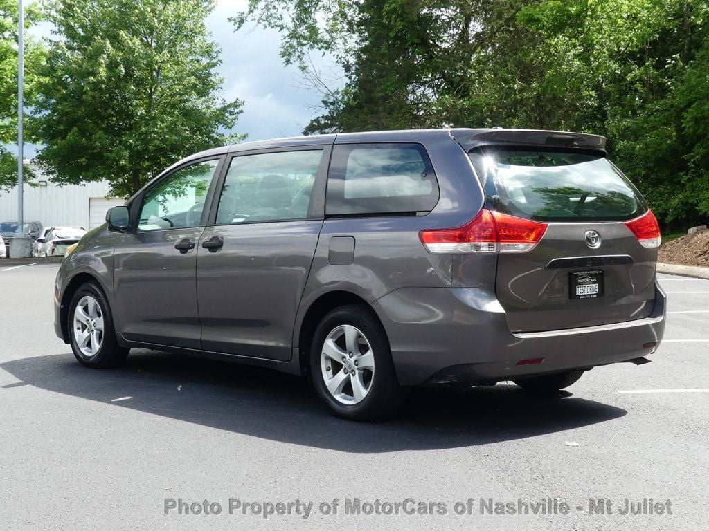 Vehicle image 14 of 40