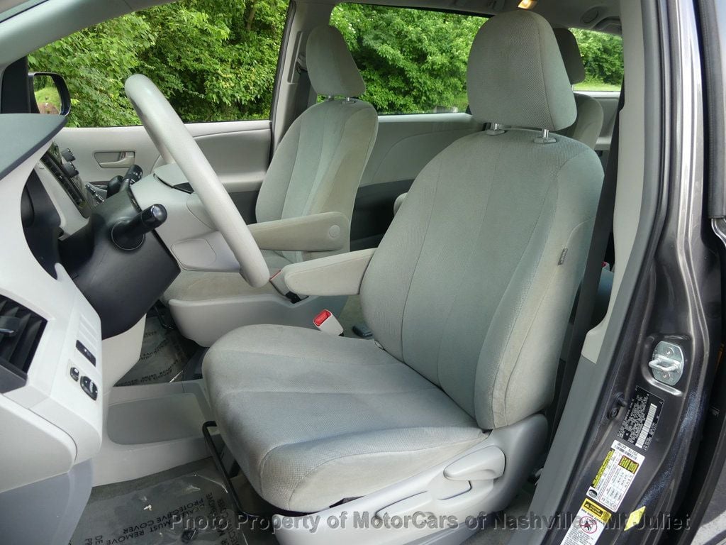 Vehicle image 19 of 40