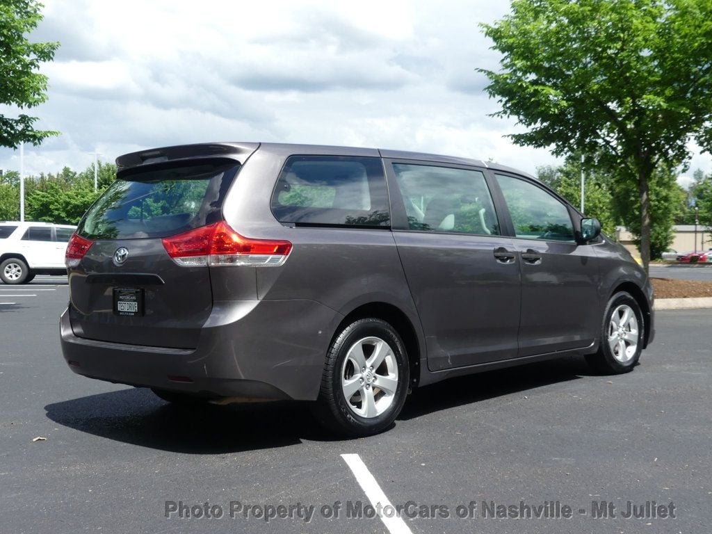 Vehicle image 10 of 40