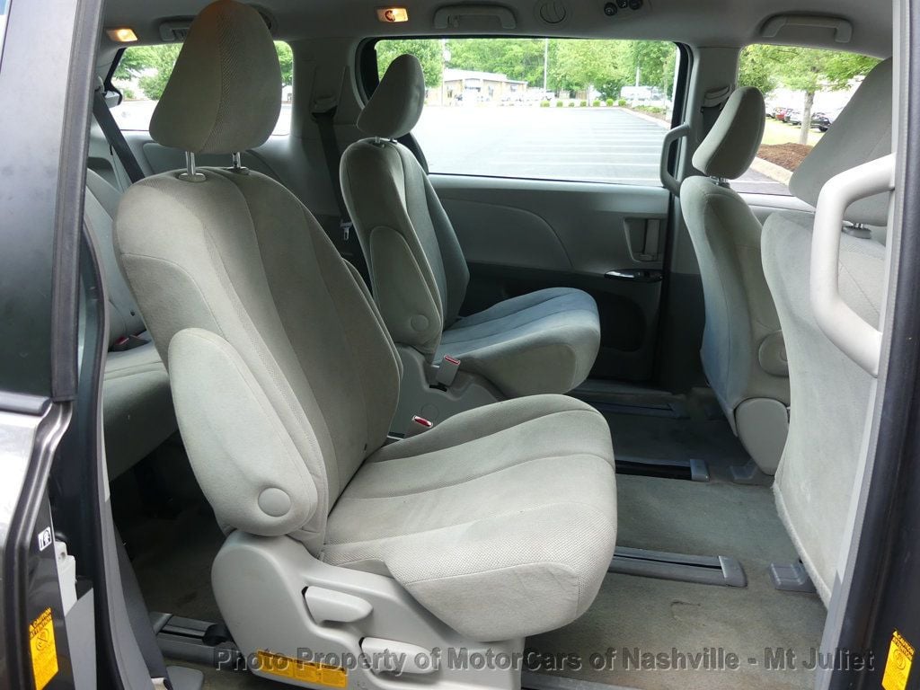 Vehicle image 23 of 40