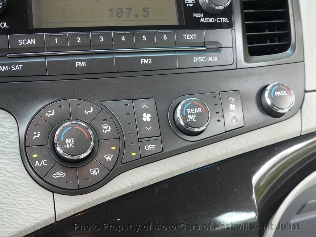Vehicle image 35 of 40