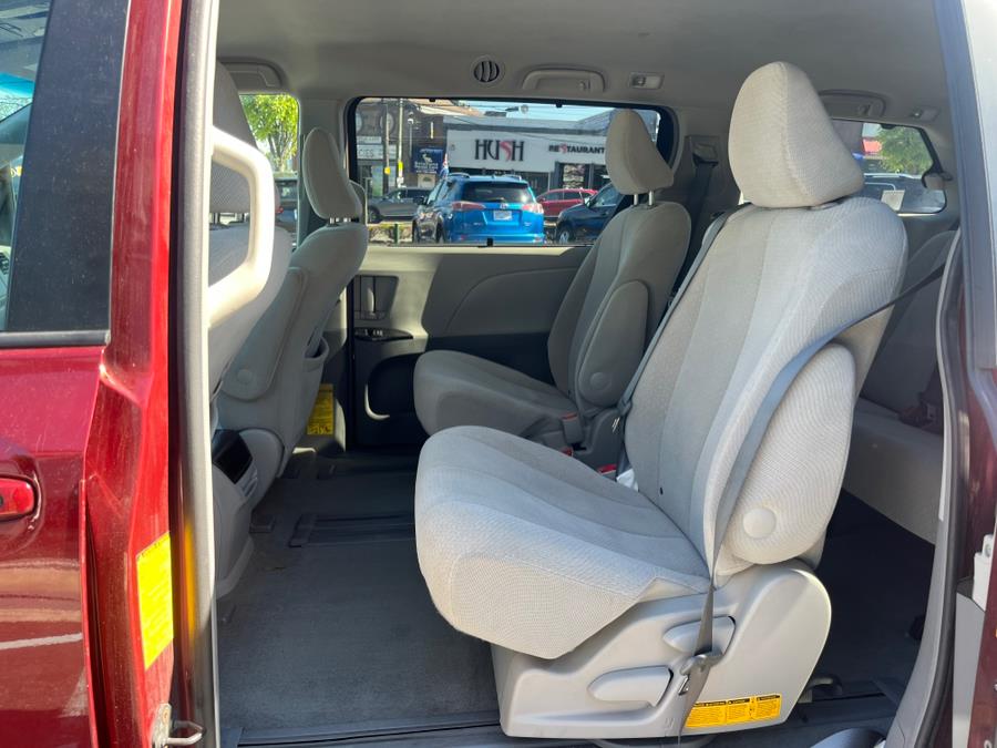 Vehicle image 15 of 23