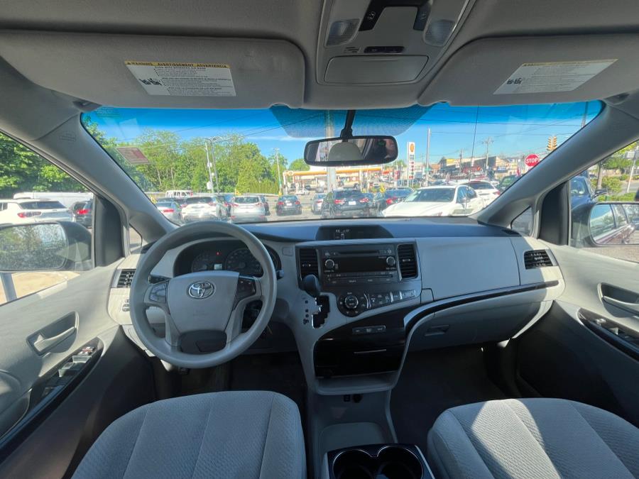 Vehicle image 17 of 23