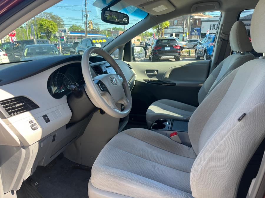 Vehicle image 14 of 23