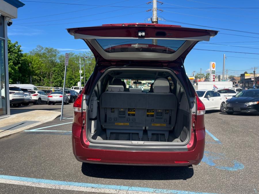 Vehicle image 22 of 23