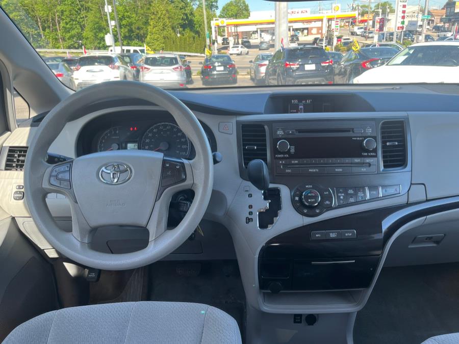 Vehicle image 18 of 23