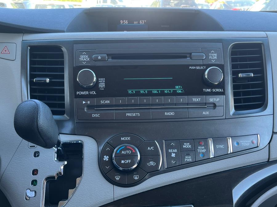 Vehicle image 19 of 23