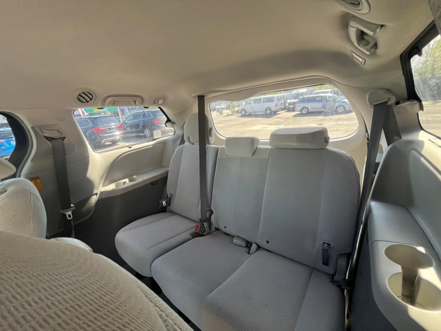 Vehicle image 16 of 23