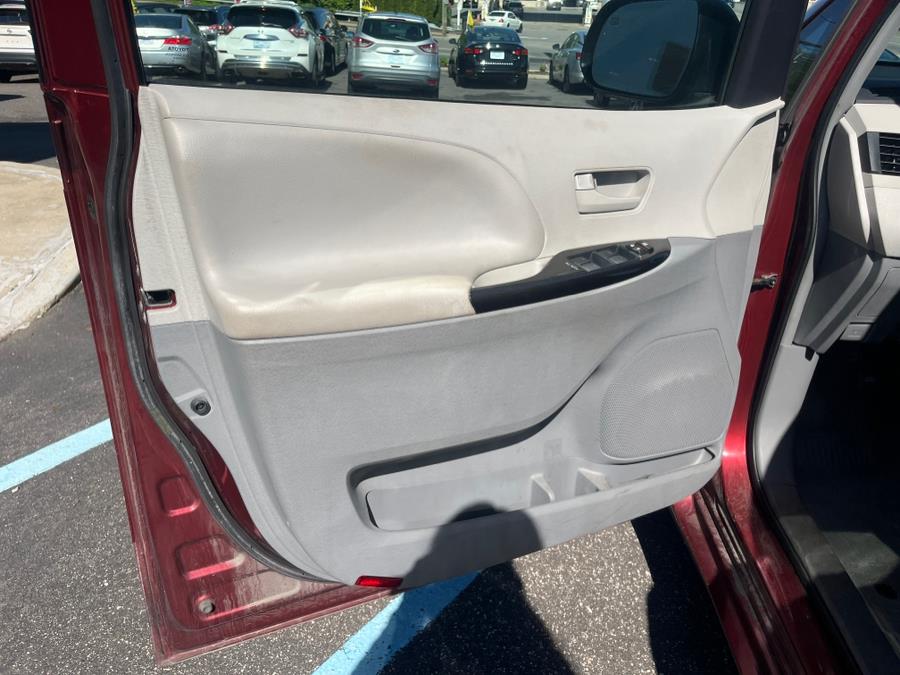 Vehicle image 11 of 23