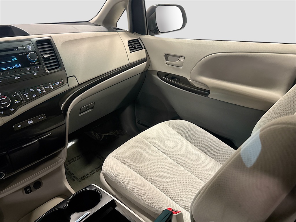Vehicle image 21 of 31