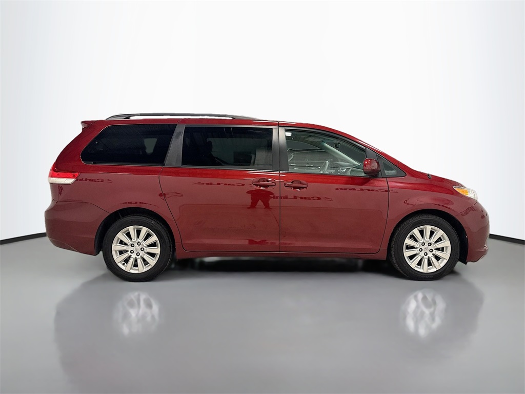 Vehicle image 4 of 31