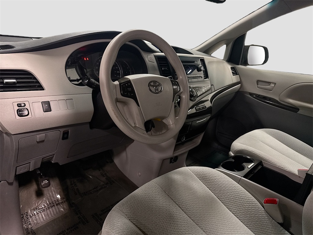 Vehicle image 8 of 31