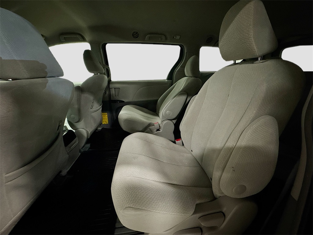 Vehicle image 22 of 31