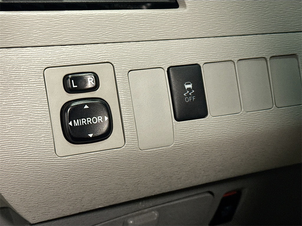 Vehicle image 9 of 31
