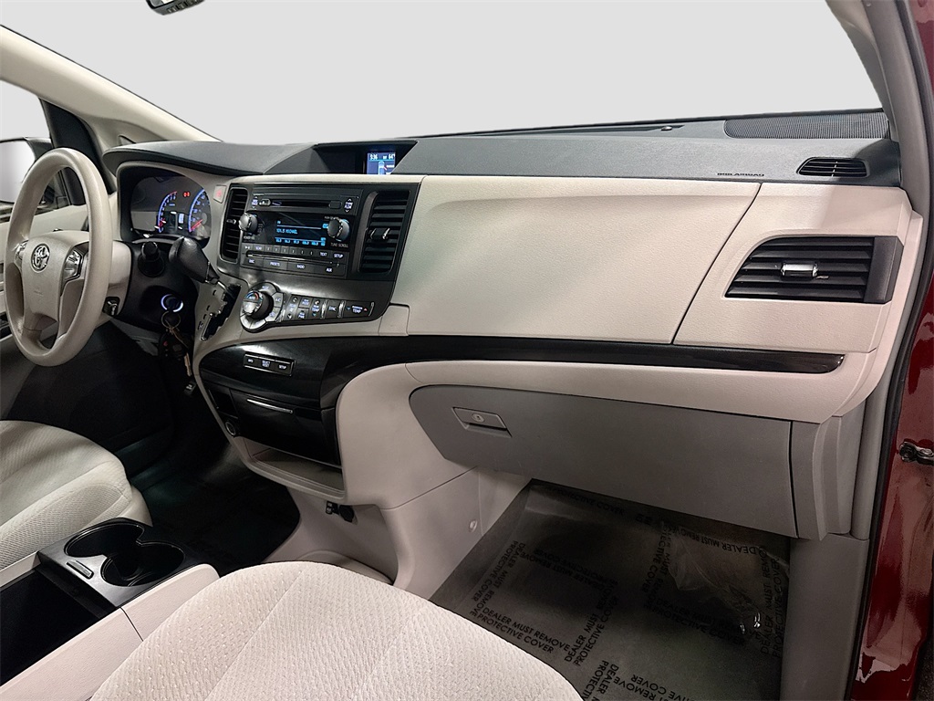 Vehicle image 27 of 31