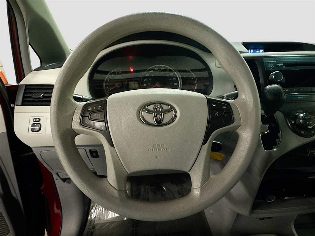 Vehicle image 10 of 31