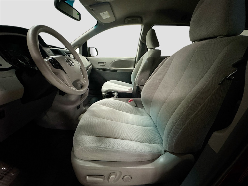 Vehicle image 18 of 31