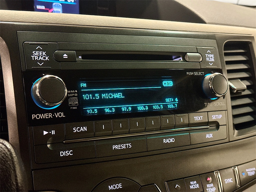 Vehicle image 13 of 31