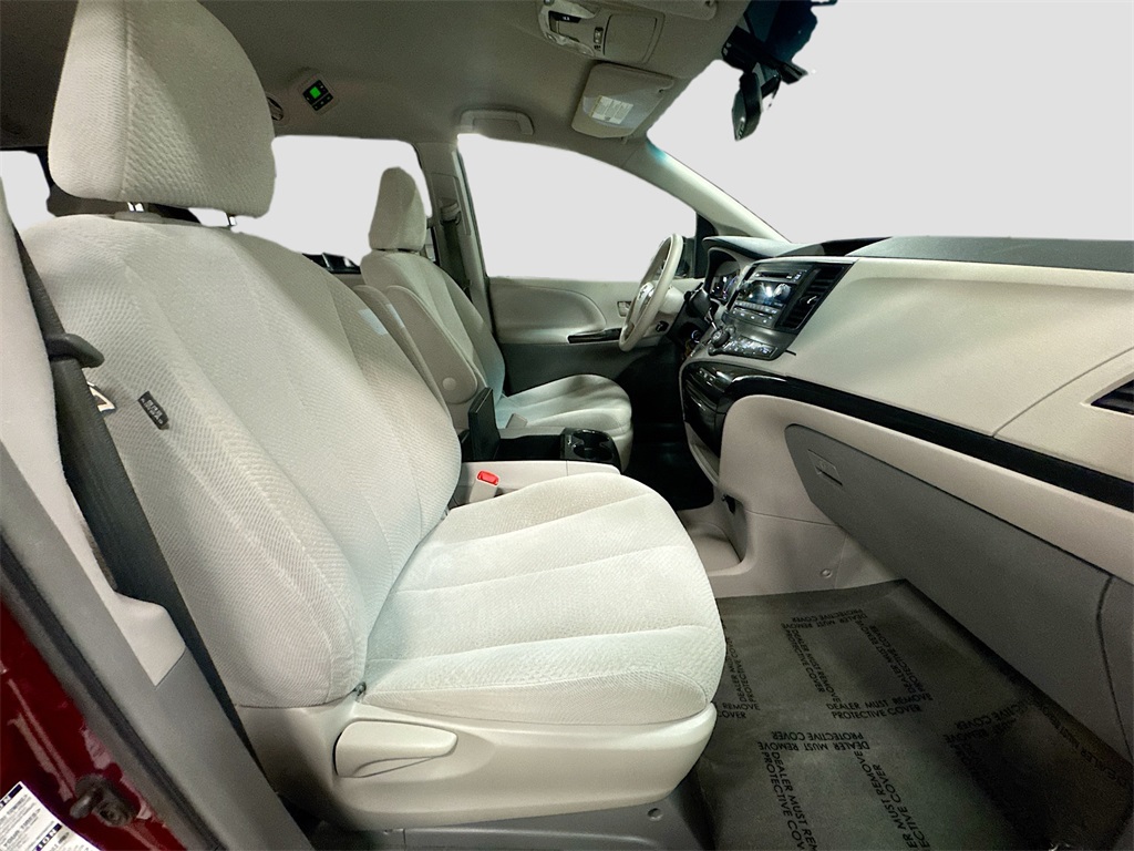 Vehicle image 26 of 31