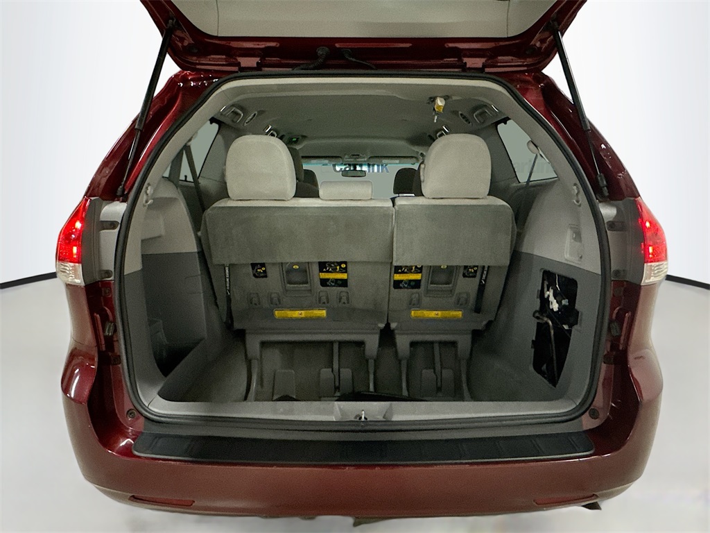 Vehicle image 23 of 31