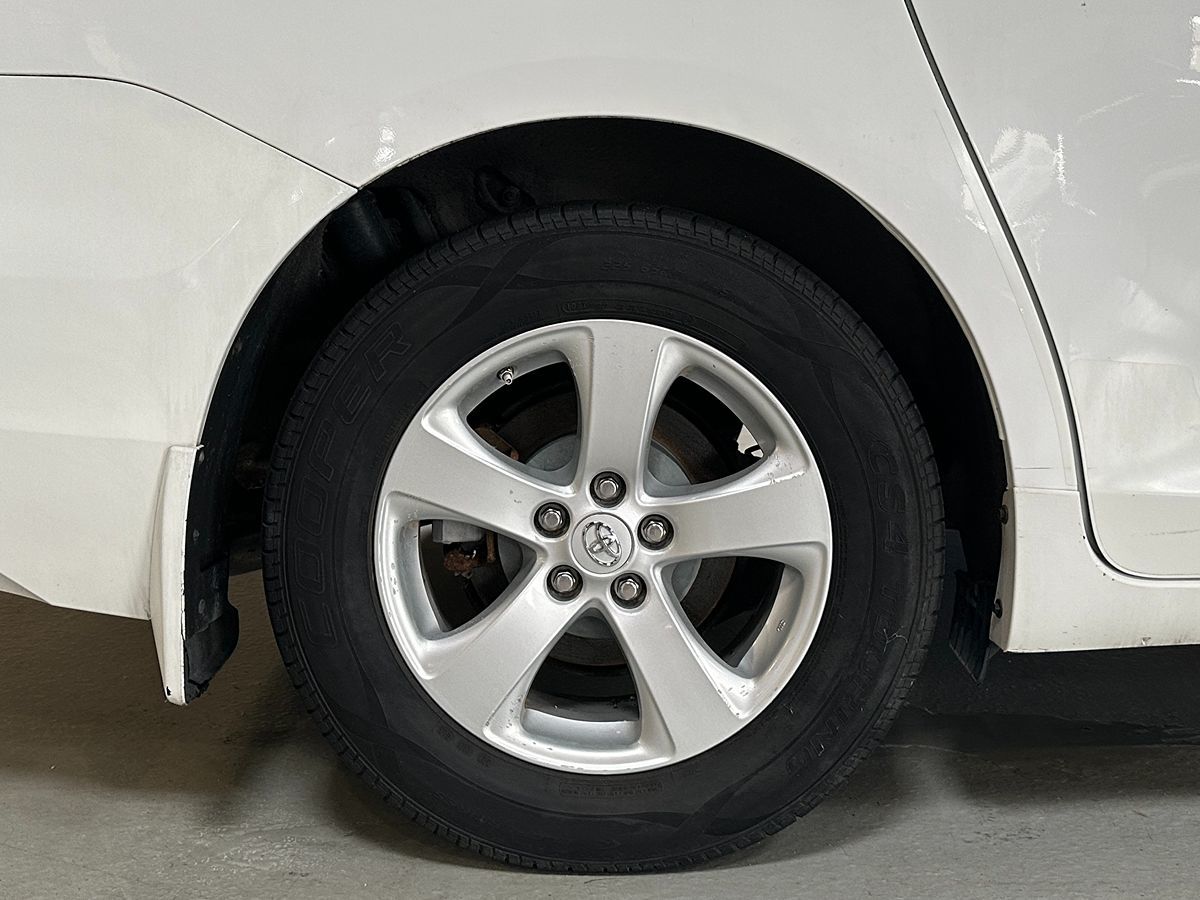 Vehicle image 13 of 28
